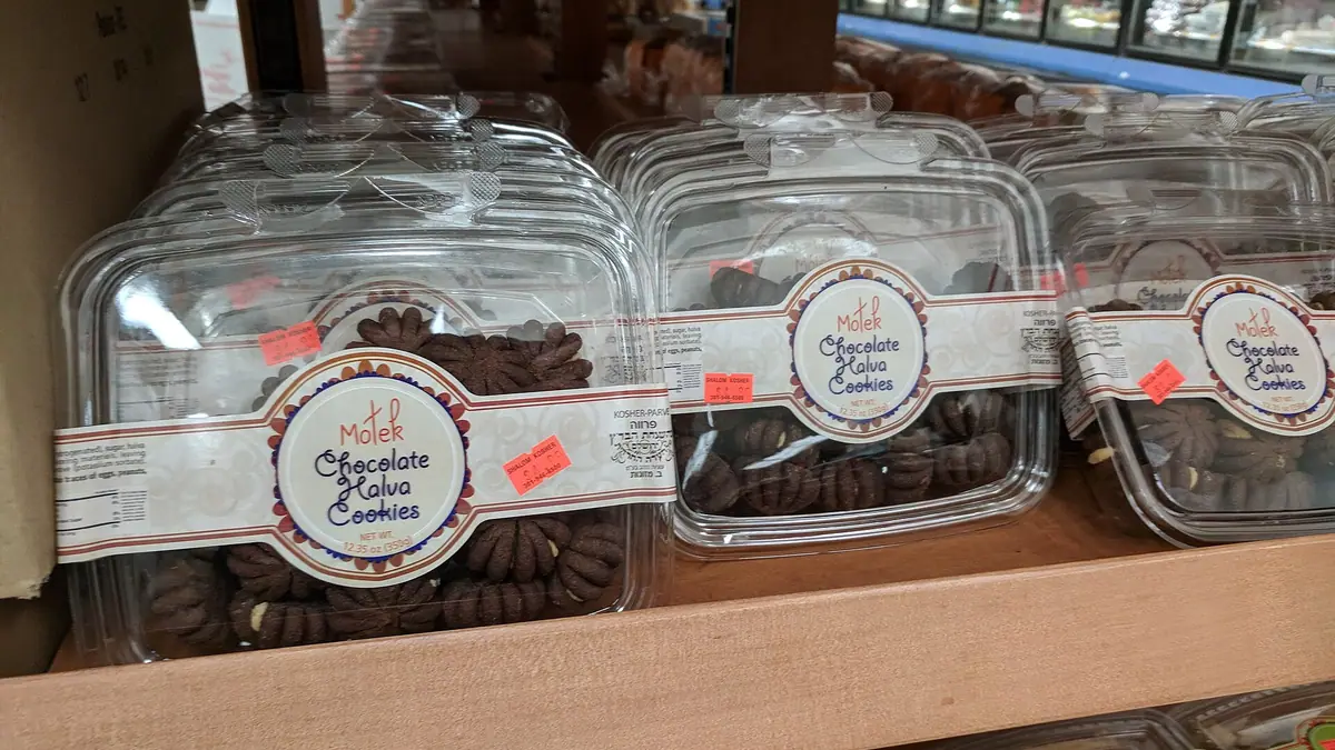 Denela's Bakery – bakery in Castle Cary town centre